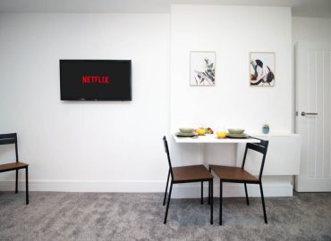 tv in dining room
