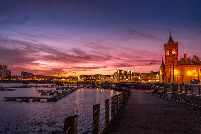 cardiff bay at night